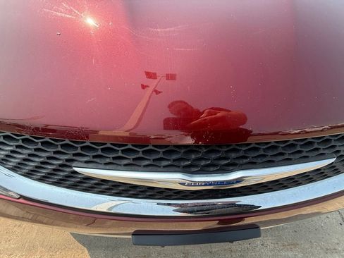 Used 2019 Chrysler Pacifica Touring-L FWD image 13