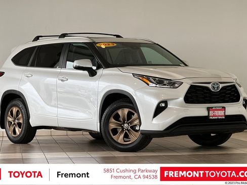 Used 2023 Toyota Highlander Bronze Edition w/ Protection Package #3 (TMS) FWD image 1