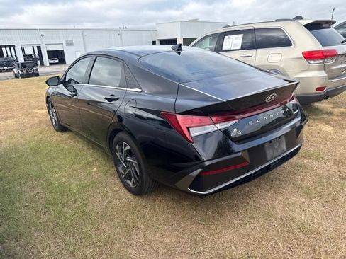 Used 2025 Hyundai Elantra Limited w/ Cargo Package FWD image 6