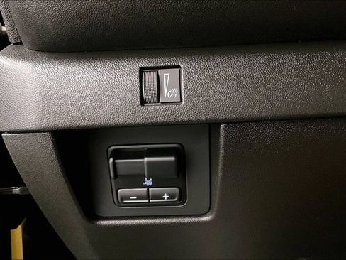Used 2025 Chevrolet Colorado Trail Boss AWD/4WD image 37