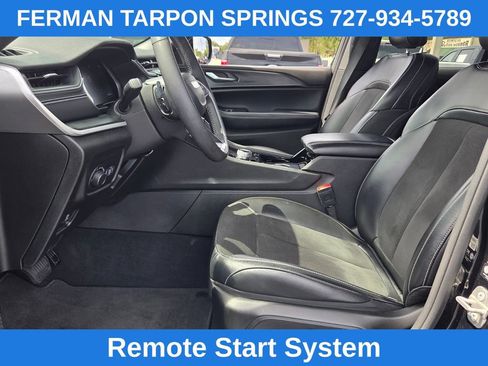 Used 2023 Jeep Grand Cherokee Altitude AWD/4WD image 15