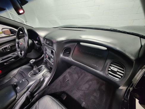 Used 2001 Chevrolet Corvette Convertible w/ Preferred Equipment Group2 RWD image 18