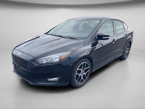 Used 2017 Ford Focus SE image 2