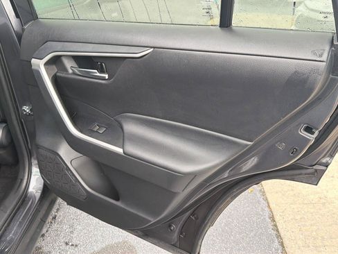 Used 2021 Toyota RAV4 XLE AWD/4WD image 15