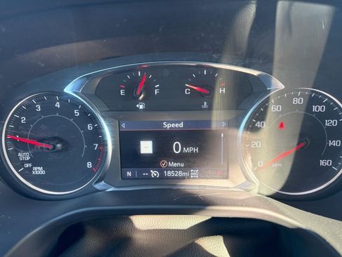 Used 2023 GMC Acadia SLT w/ Preferred Package image 17