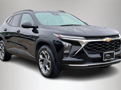 Used 2024 Chevrolet Trax LT image 1