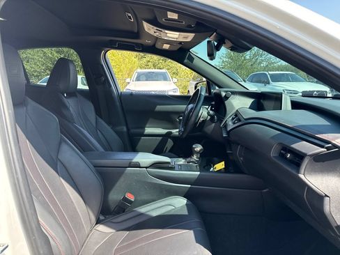 Used 2019 Lexus UX 200 F Sport w/ F Sport Premium Package FWD image 9
