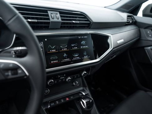 New 2025 Audi Q3 2.0T Premium image 12