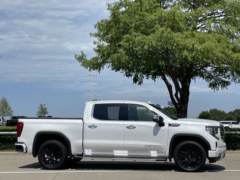 Used 2022 GMC Sierra 1500 Denali AWD/4WD image 3