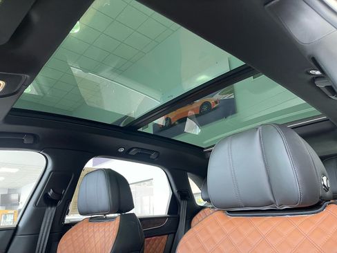 Used 2022 Bentley Bentayga AWD/4WD image 28