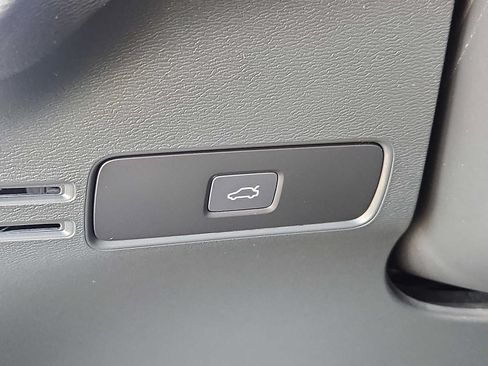 Certified 2024 Volvo XC40 B5 Plus w/ Protection Package Premier AWD/4WD image 22