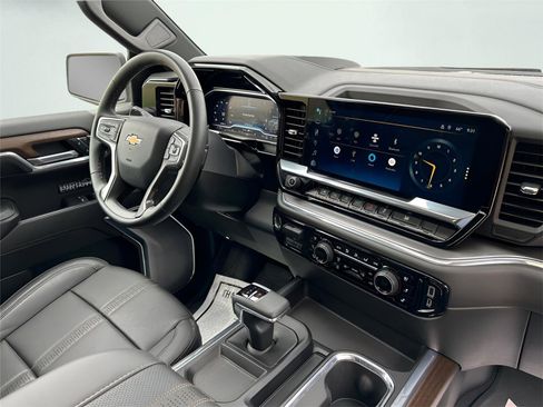 Used 2024 Chevrolet Silverado 1500 High Country w/ High Country Premium Package AWD/4WD image 33