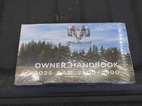 Used 2025 RAM 3500 Limited AWD/4WD image 33