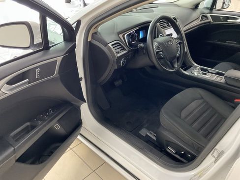 Used 2020 Ford Fusion SE image 9