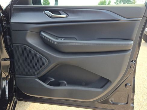 New 2025 Jeep Grand Cherokee L Laredo image 9