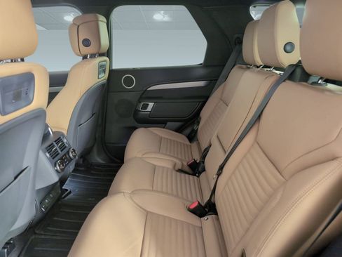 Used 2025 Land Rover Discovery Dynamic SE image 19