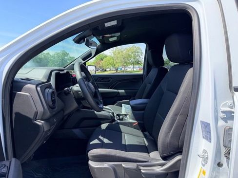 Used 2025 Chevrolet Colorado W/T w/ Advanced Trailering Package AWD/4WD image 7