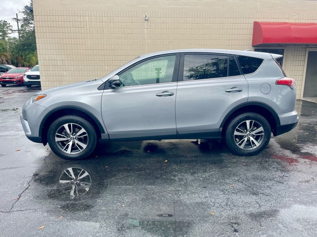 Used 2018 Toyota RAV4 XLE FWD image 2