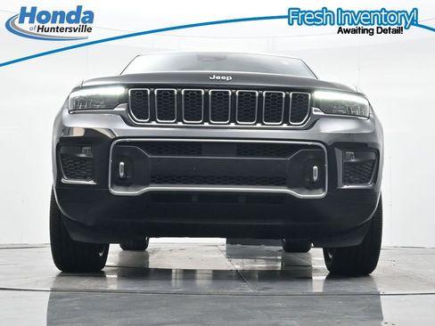 Used 2023 Jeep Grand Cherokee Overland AWD/4WD image 38