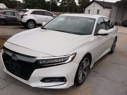 Used 2018 Honda Accord Touring image 6