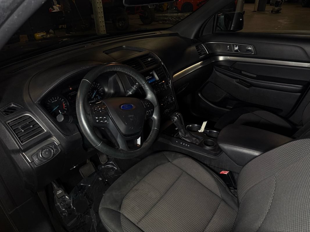 Used 2018 Ford Explorer XLT FWD image 11
