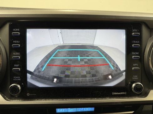 Used 2022 Toyota Tacoma SR5 w/ Technology Package image 18