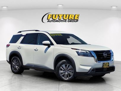Certified 2025 Nissan Pathfinder SV