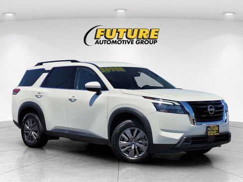 Certified 2025 Nissan Pathfinder SV FWD image 1