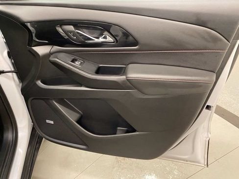 Used 2023 Chevrolet Traverse RS FWD image 27