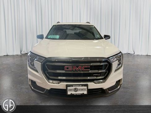 Used 2023 GMC Terrain AT4 image 2