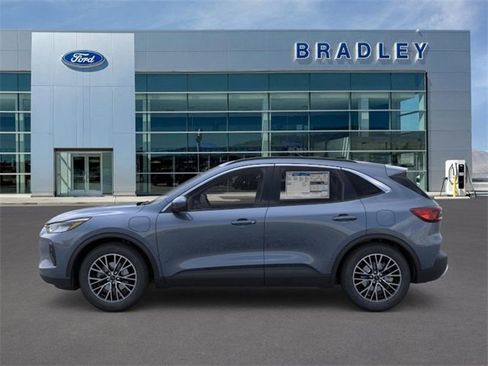 New 2025 Ford Escape SE image 3