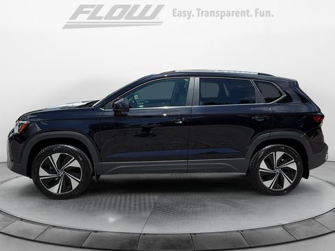 New 2026 Volkswagen Taos SE AWD/4WD image 4