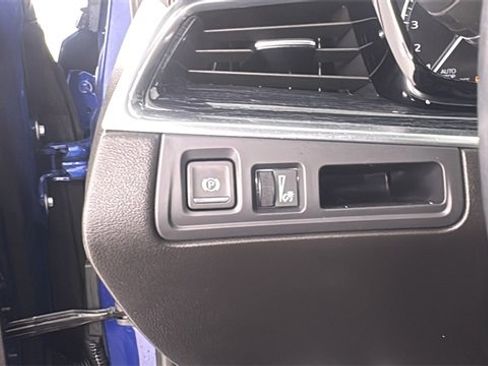 Used 2025 Cadillac XT5 Premium Luxury image 34