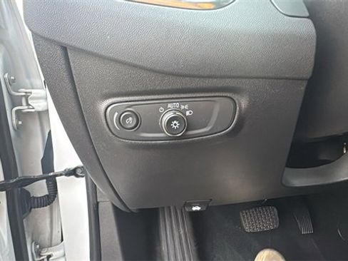 Used 2024 Chevrolet Equinox LT image 14