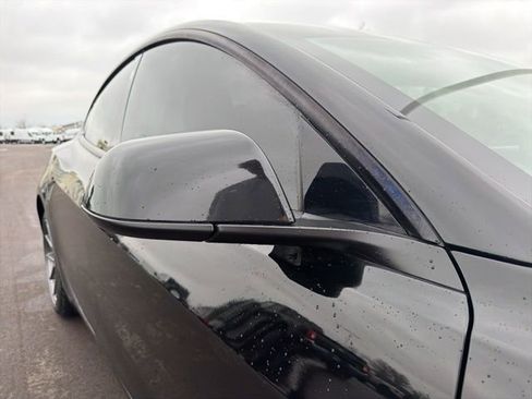 Used 2023 Tesla Model 3 Standard Range image 4