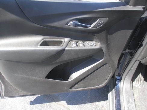 Used 2020 Chevrolet Equinox LT FWD image 12