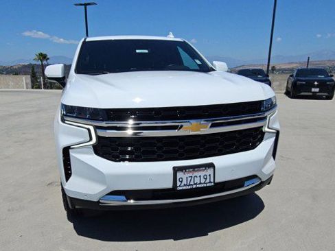 Used 2023 Chevrolet Suburban LS RWD image 3