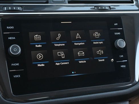 Used 2023 Volkswagen Tiguan SE image 10