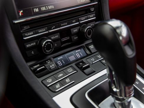 Certified 2015 Porsche 911 Turbo image 40