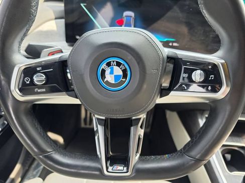 Used 2023 BMW i7 xDrive60 AWD/4WD image 57