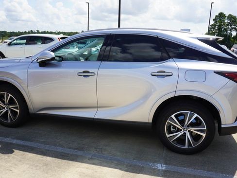 Used 2024 Lexus RX 350 Premium w/ Accessory Package (Z1) FWD image 4