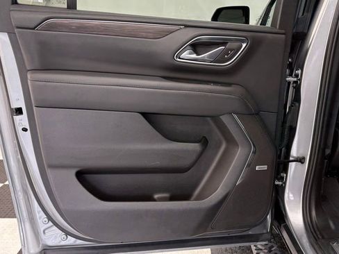 Used 2024 Chevrolet Suburban Z71 w/ Luxury Package image 20