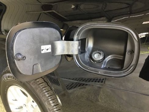 Used 2023 Chevrolet Tahoe LS AWD/4WD image 13