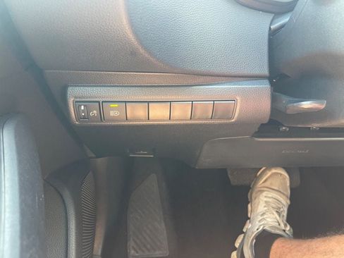 Used 2025 Toyota Corolla LE FWD image 16