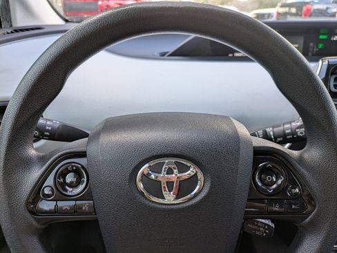 Used 2020 Toyota Prius LE image 28