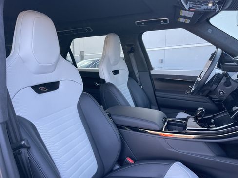 Used 2024 Land Rover Range Rover Sport SV image 14