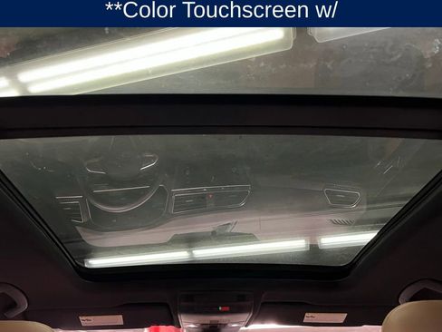 Used 2024 Volkswagen Tiguan SE w/ Panoramic Sunroof Package image 10