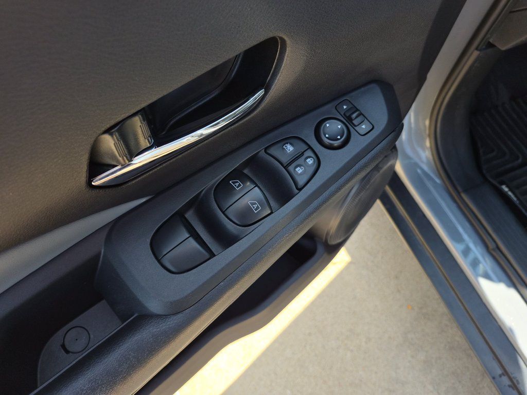 Certified 2023 Nissan Kicks SR w/ SR Premium Package FWD image 18