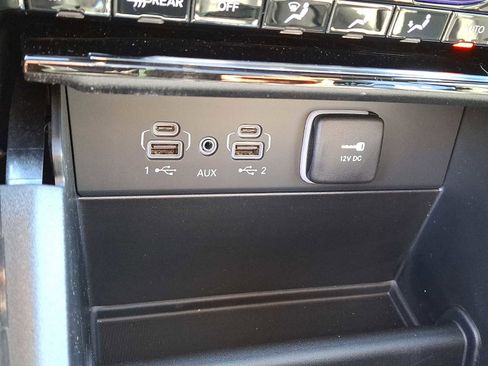 New 2025 Jeep Grand Cherokee Limited w/ Black Appearance Package image 16