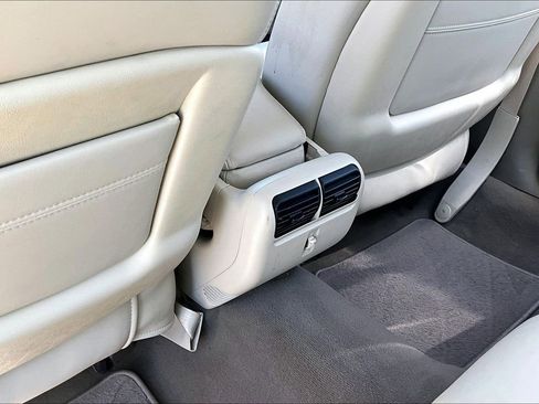 Used 2005 Lincoln Town Car Signature image 10